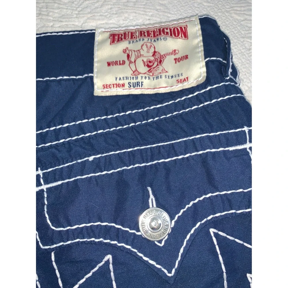 True Religion Big T Navy Blue Board Shorts Mens 36 White Contrast Stitch Swim